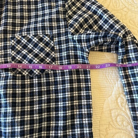 GENDER NEUTRAL navy plaid flannel button down casual cute size M / L - Picture 5 of 7